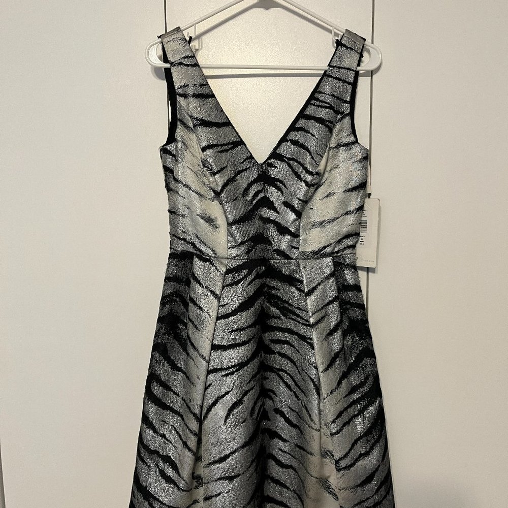 NWT Lord and Taylor Theia Dress Size 6 with Pockets!